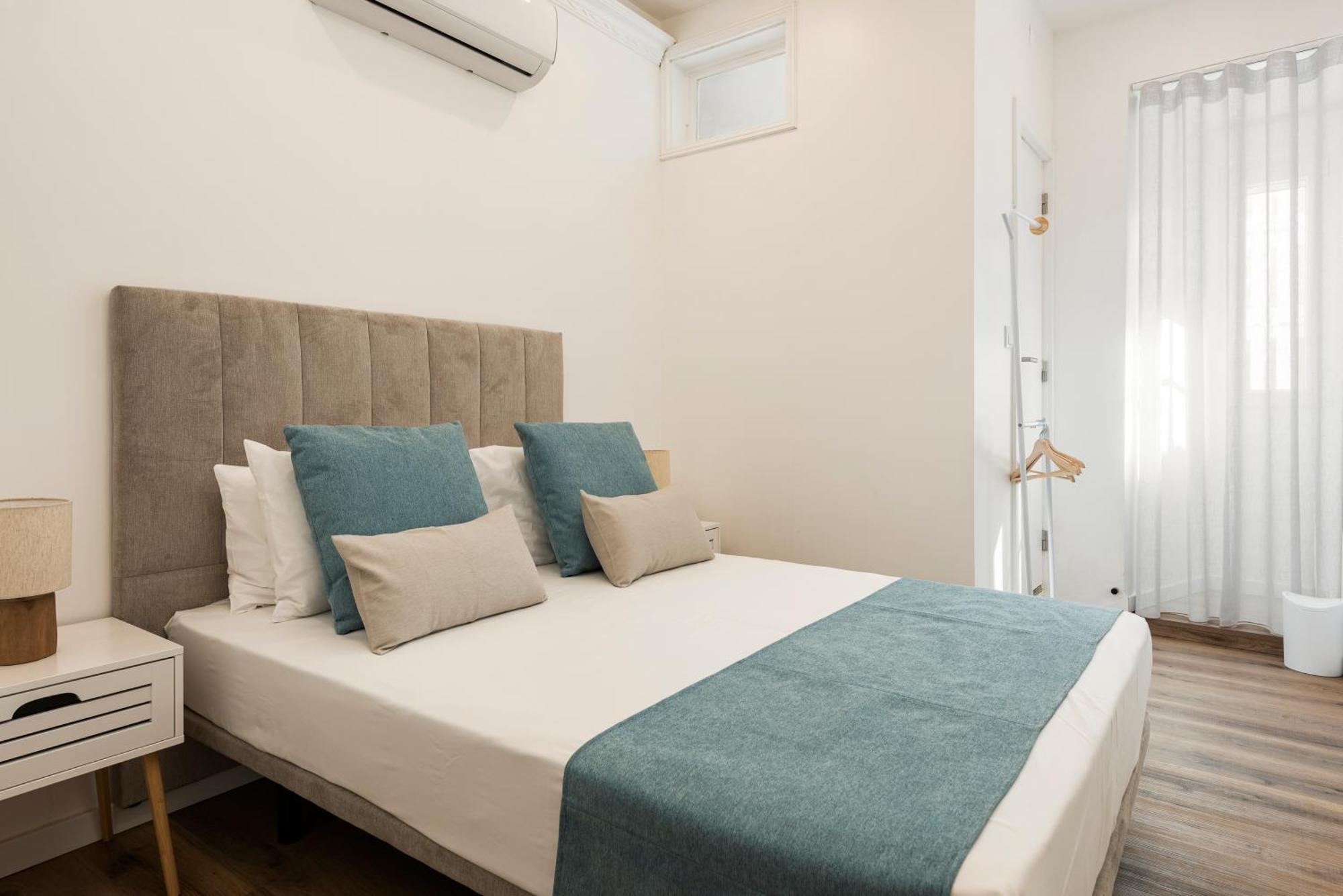 Madalena Hostel E Suites Фару Экстерьер фото