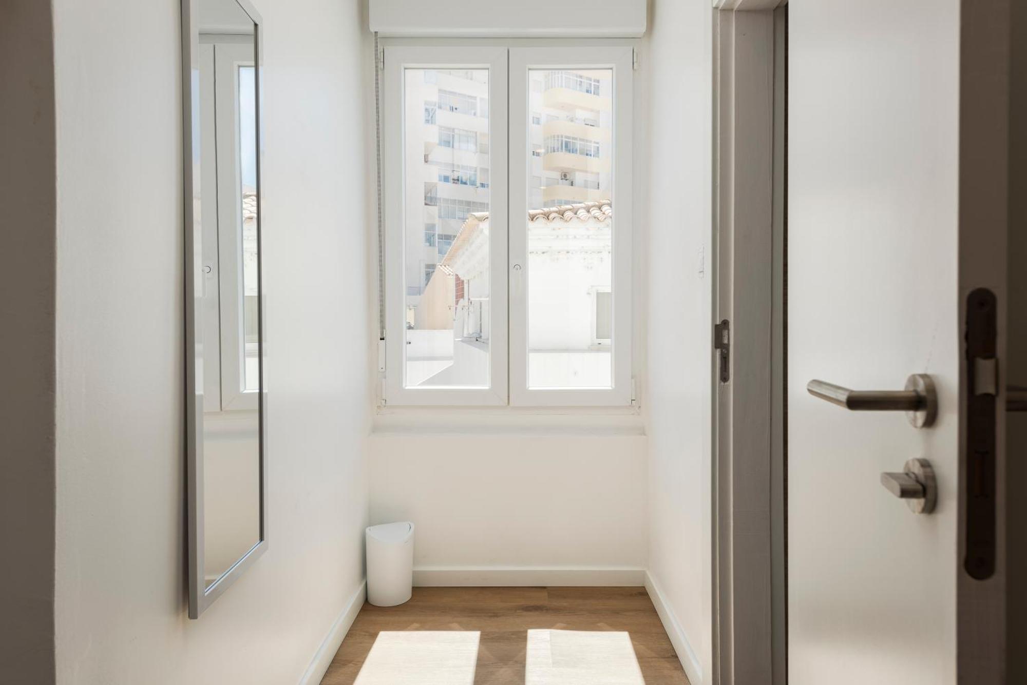 Madalena Hostel E Suites Фару Экстерьер фото