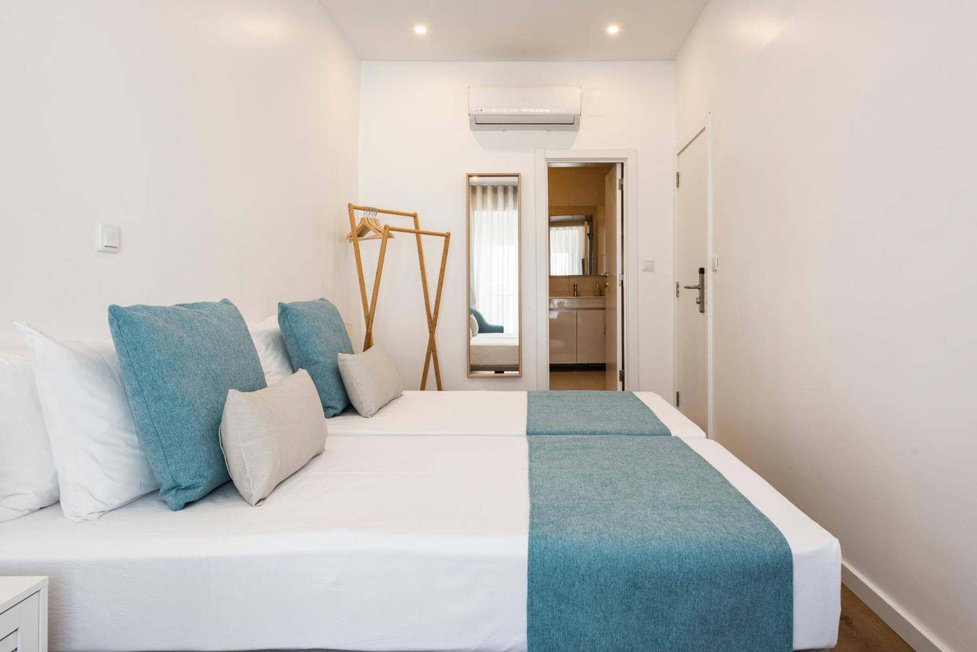 Madalena Hostel E Suites Фару Экстерьер фото