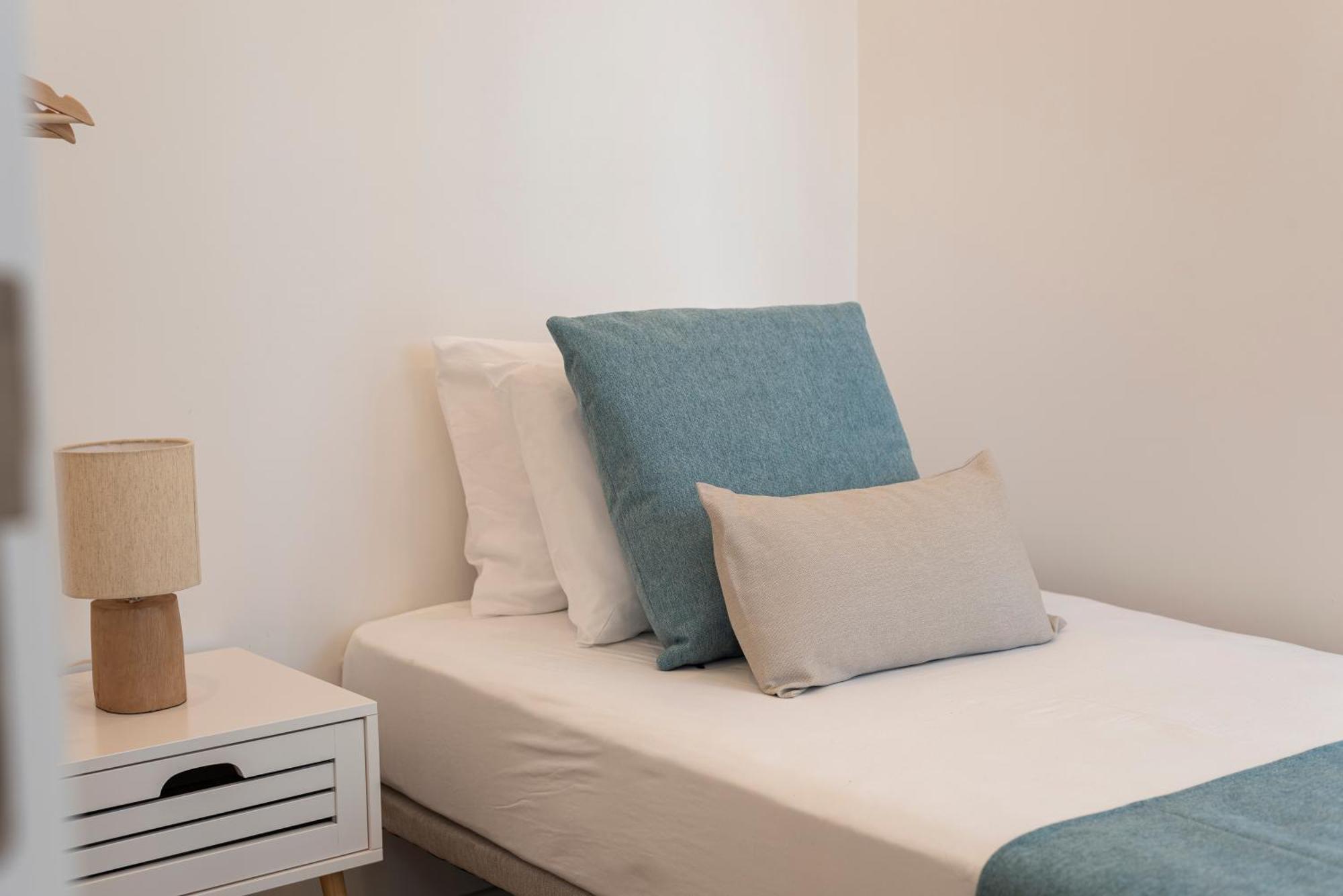Madalena Hostel E Suites Фару Экстерьер фото