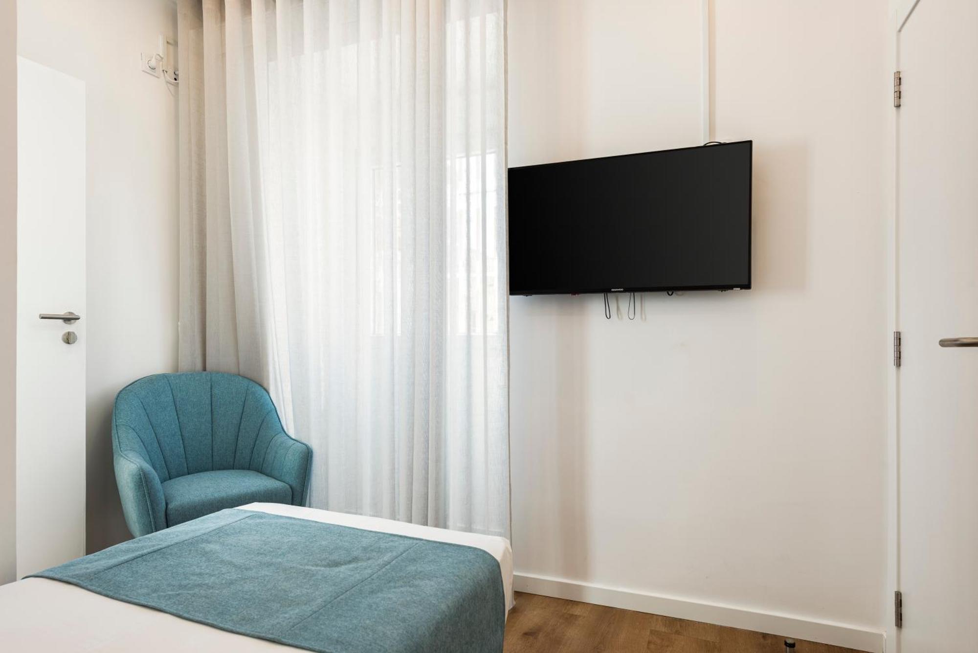 Madalena Hostel E Suites Фару Экстерьер фото