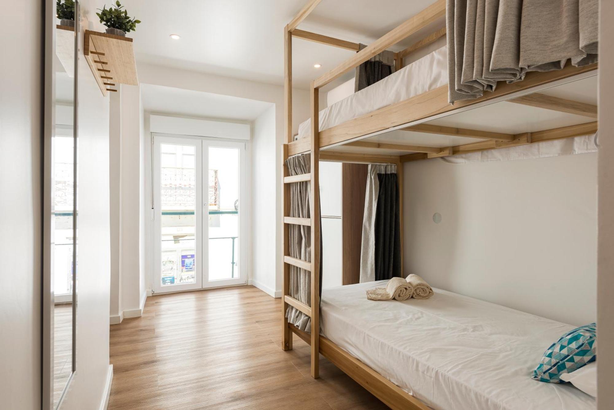 Madalena Hostel E Suites Фару Экстерьер фото