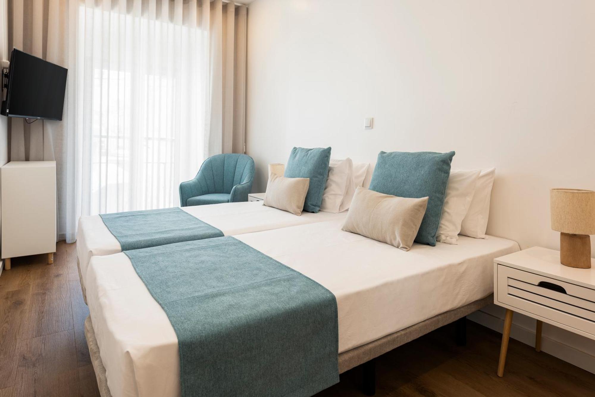 Madalena Hostel E Suites Фару Экстерьер фото