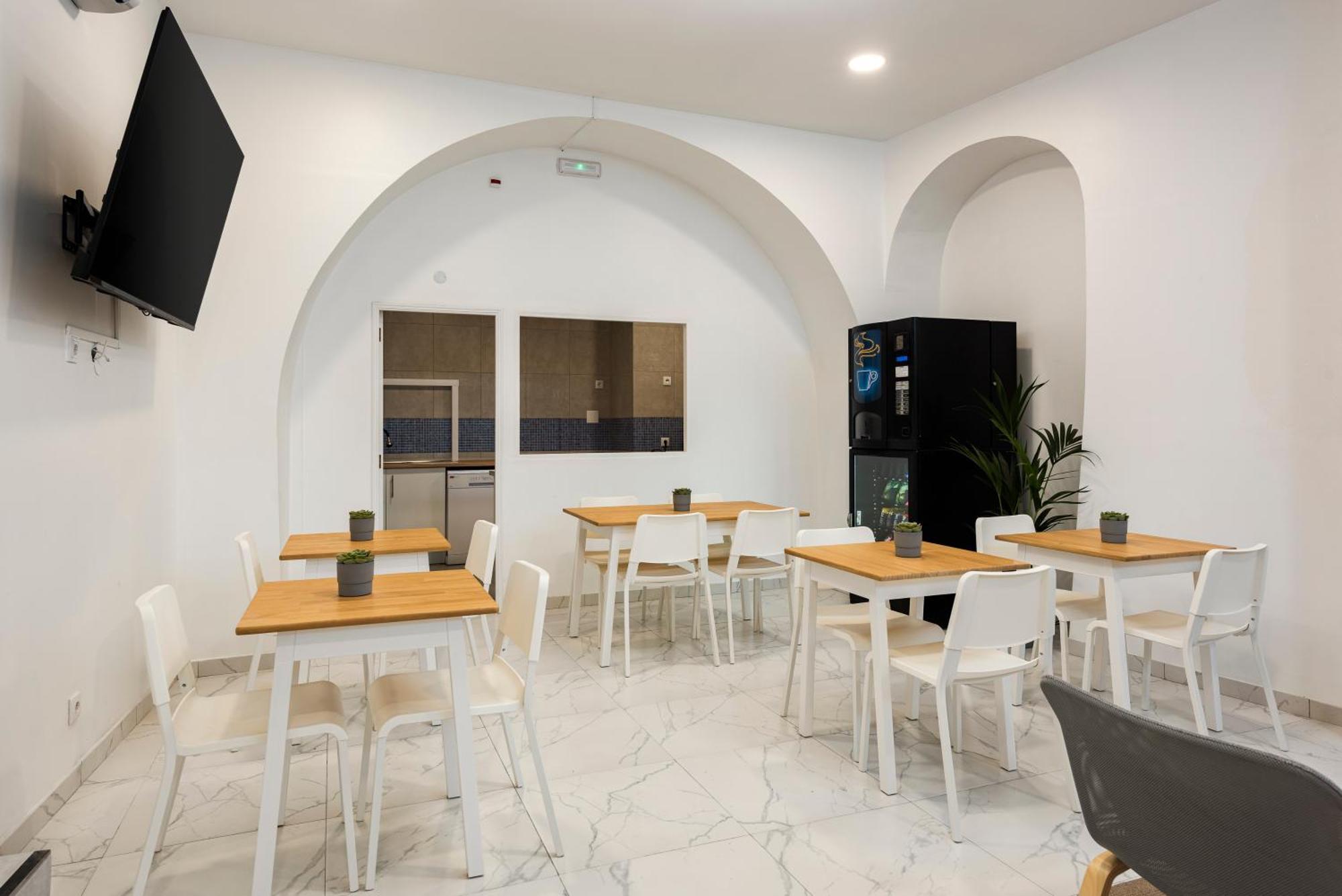 Madalena Hostel E Suites Фару Экстерьер фото