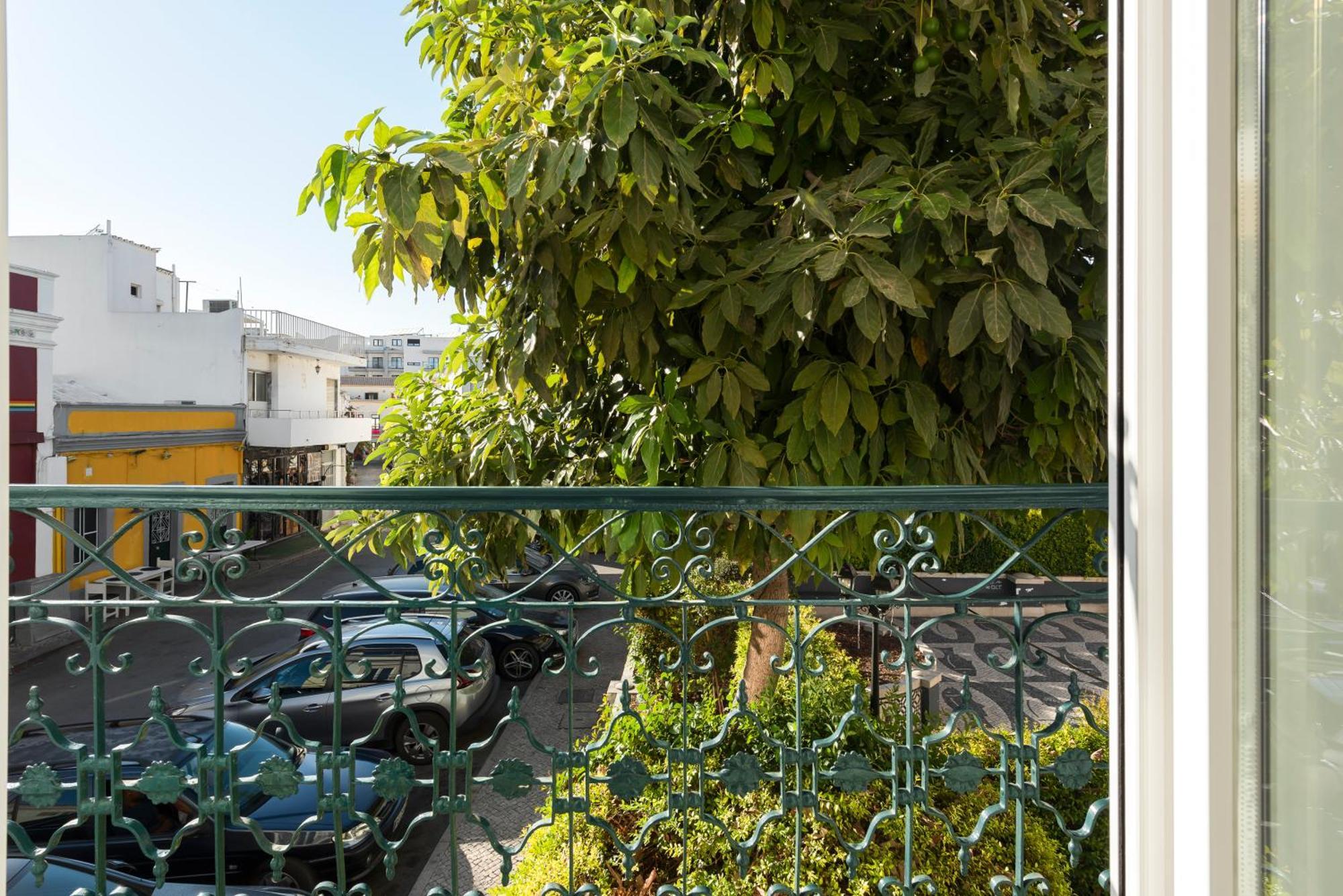 Madalena Hostel E Suites Фару Экстерьер фото